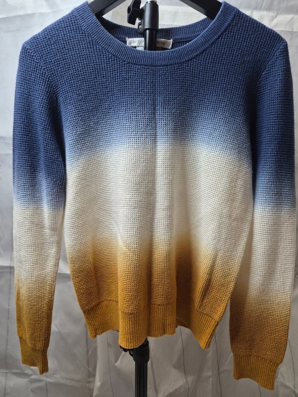STITCH & NEEDLE
LONG SLEEVE SWEATER
Size XS